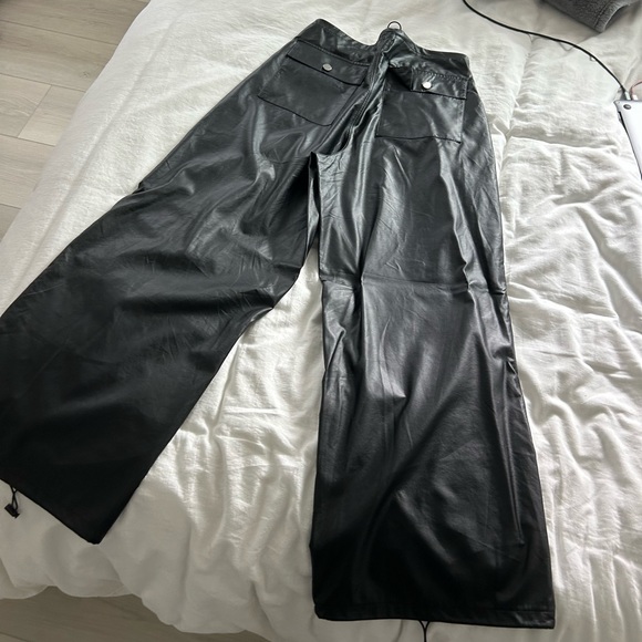 EDIKTED REBEL FAUX LEATHER CARGO OVERSIZED PANTS - Picture 9 of 9